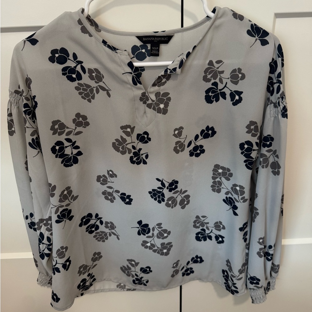 Banana Republic Light Gray and Black Floral Blouse XS/P